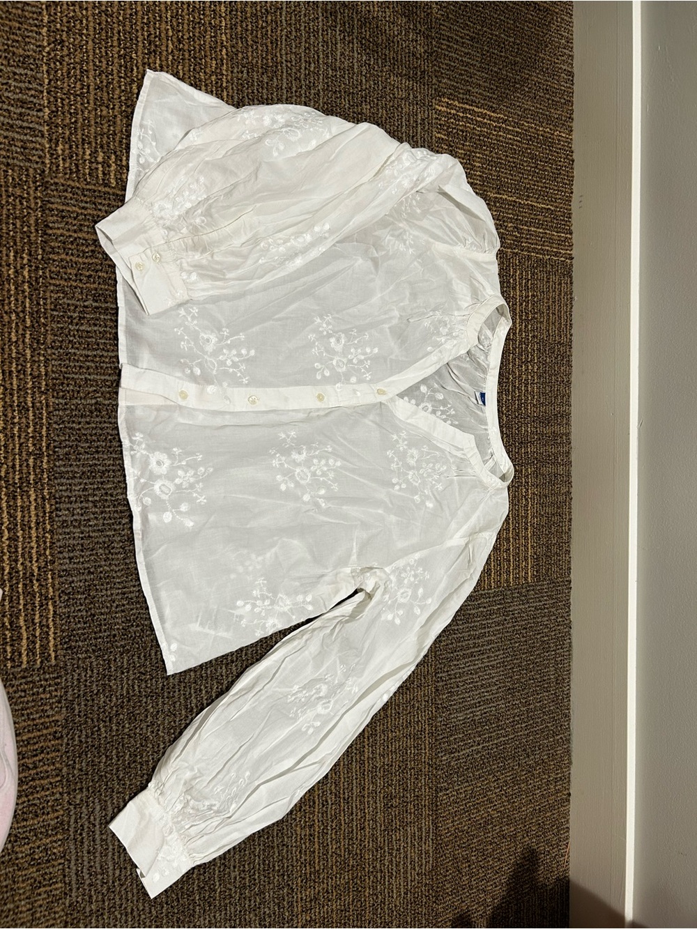 Old Navy White Floral Embroidered Button-Up Blouse. Never Worn